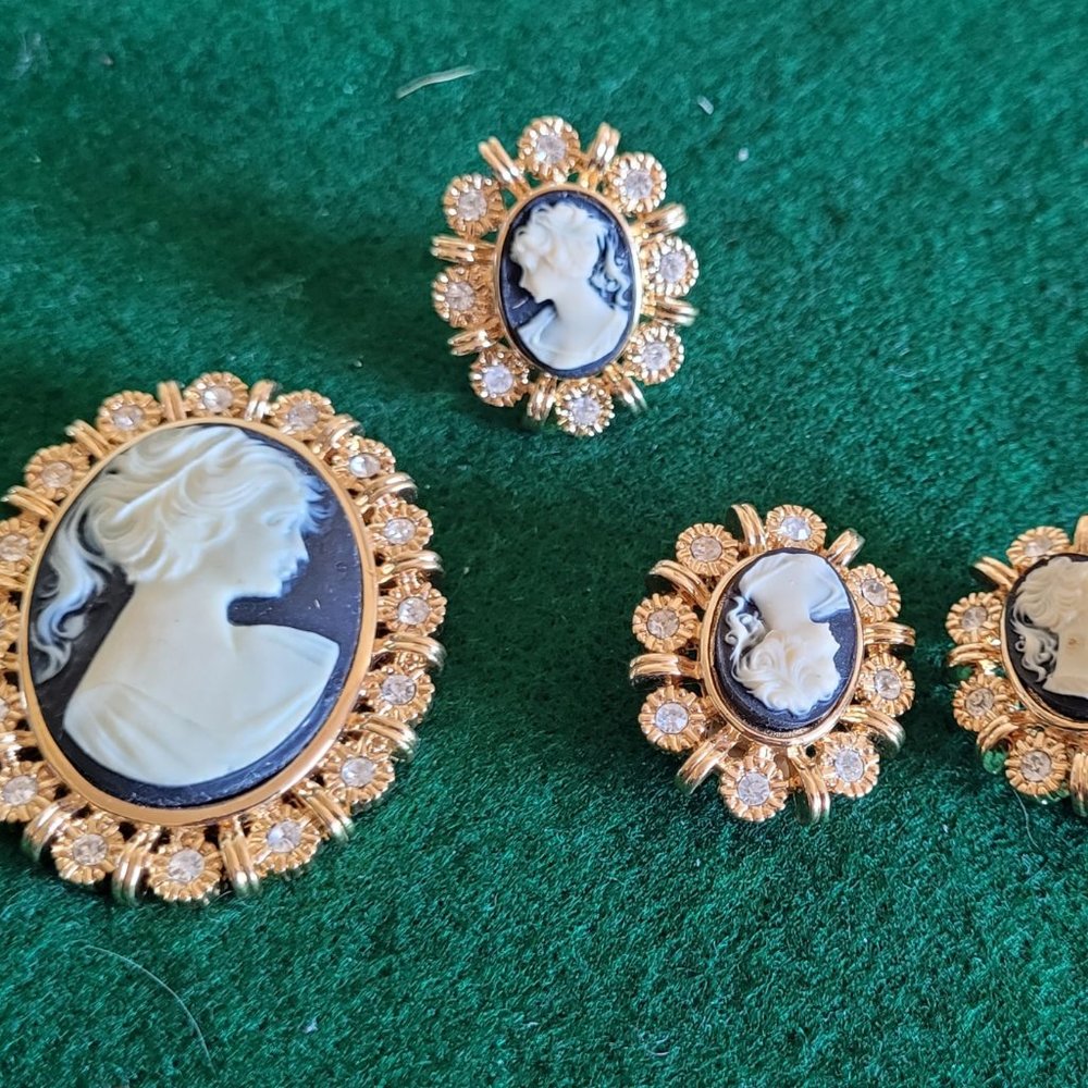 Ivana Trump cameo brooch earring  ring set